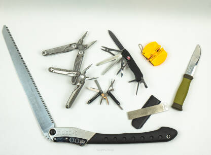 Narzędzia i noże survivalowe